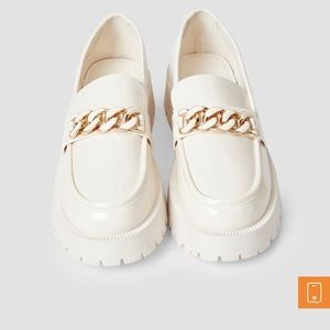 Adorable platform loafers with chain